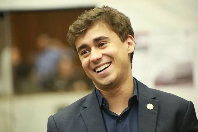Nikolas Ferreira reage a áudios com Vorcaro e afirma que caso é “cortina de fumaça”